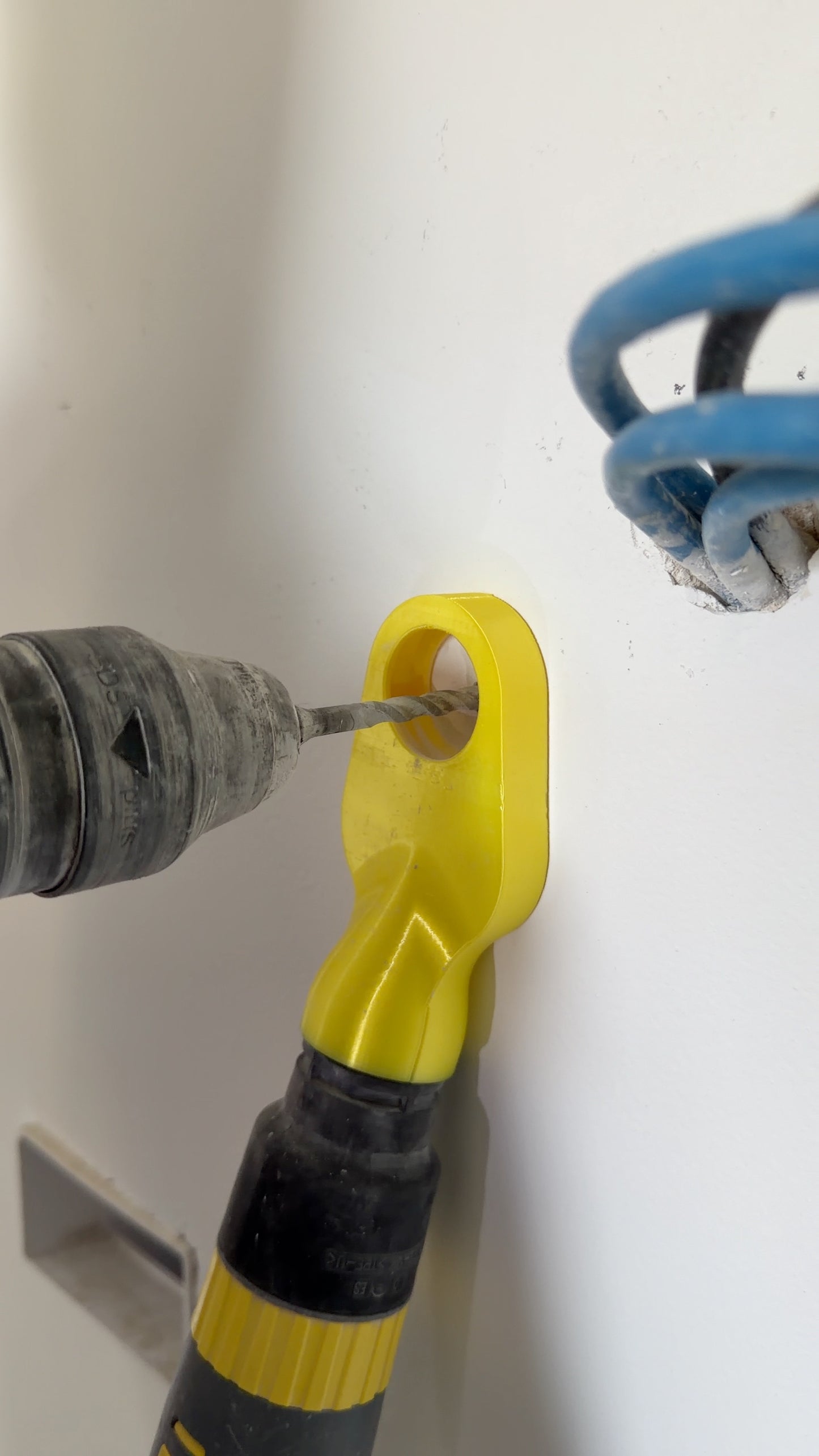 Adapter do odsysania pyłu podczas wiercenia